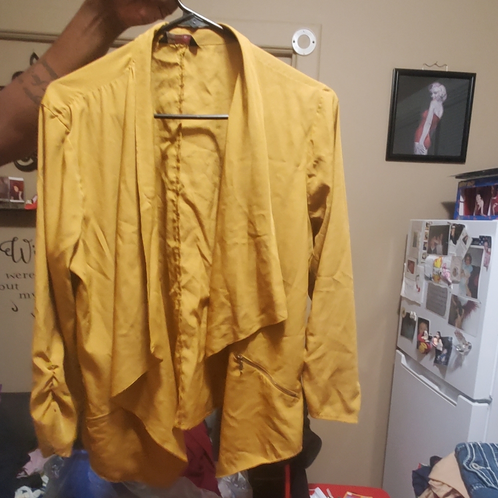 Yellow blazer